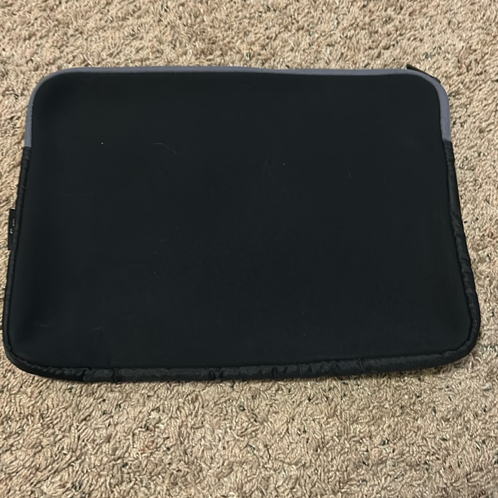 Laptop sleeve